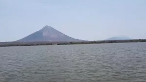 Recomiendan vigilar al Concepción, el coloso que se levanta en la isla de Ometepe