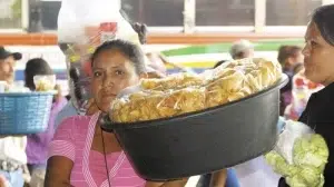Aumenta la venta informal en mercados de Managua con más tramos improvisados y ventas en aceras