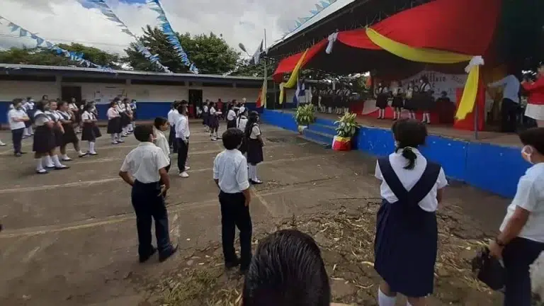 Bachilleres de centros públicos utilizarán bono para promoción