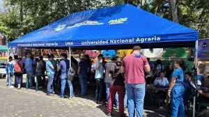 Universitarios de Camoapa promueven feria de emprendedores y clínica móvil